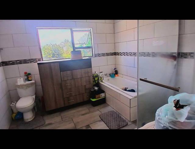 5 BEDROOM HOUSE FOR SALE IN FLORA PARK